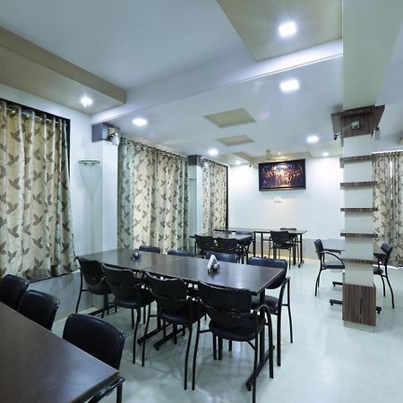Oyo 4198 Hotel Shri Sai Murli Sirdi Kültér fotó