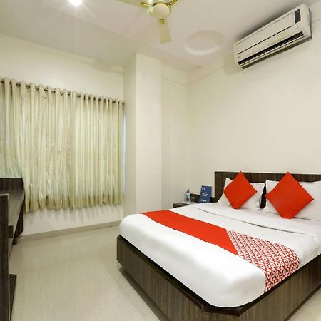 Oyo 4198 Hotel Shri Sai Murli Sirdi Kültér fotó