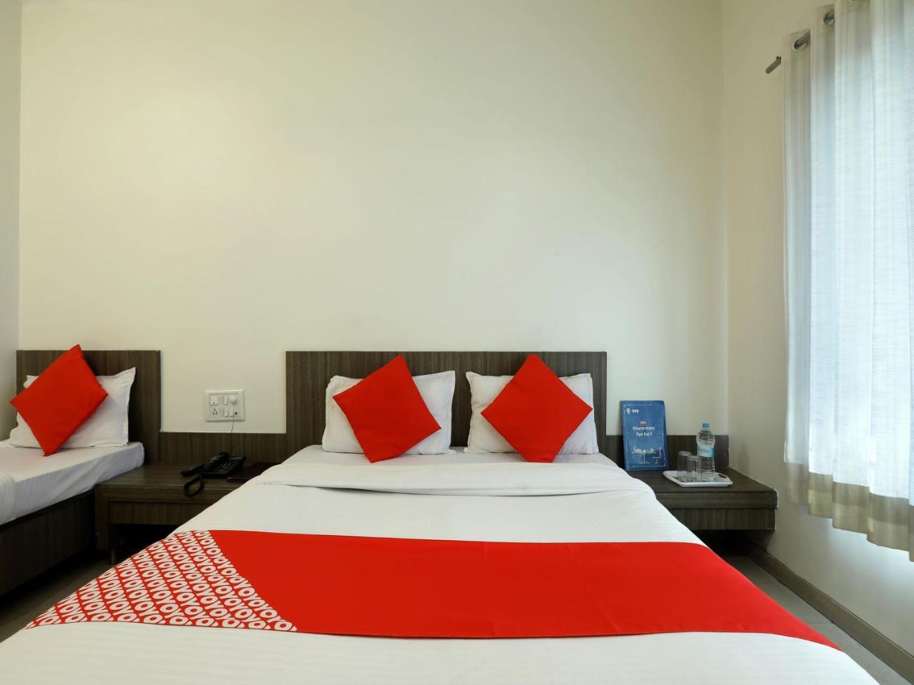 Oyo 4198 Hotel Shri Sai Murli Sirdi Kültér fotó