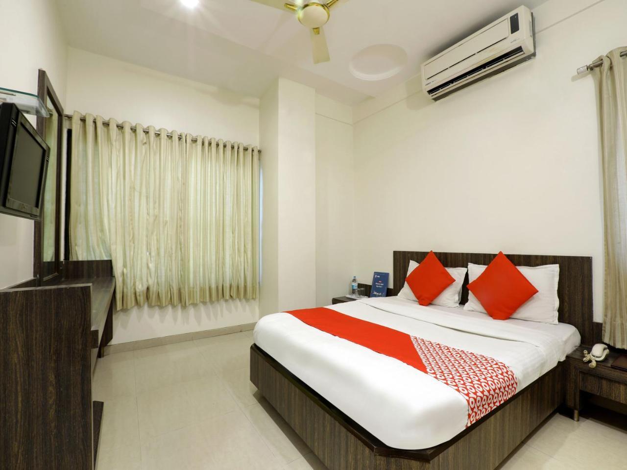 Oyo 4198 Hotel Shri Sai Murli Sirdi Kültér fotó