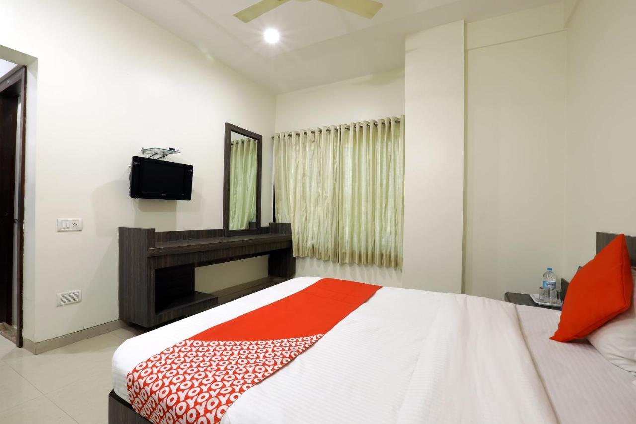 Oyo 4198 Hotel Shri Sai Murli Sirdi Kültér fotó