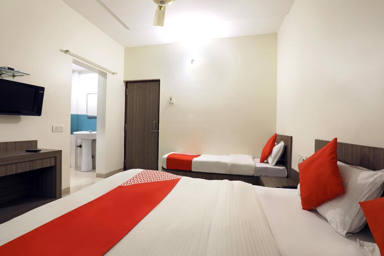 Oyo 4198 Hotel Shri Sai Murli Sirdi Kültér fotó